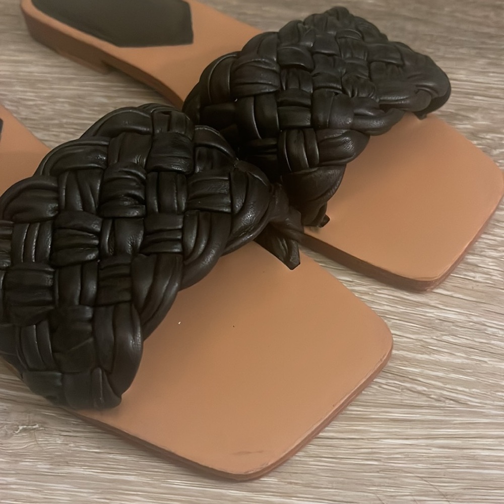 MARC FISHER SANDALS - Picture 3 of 3